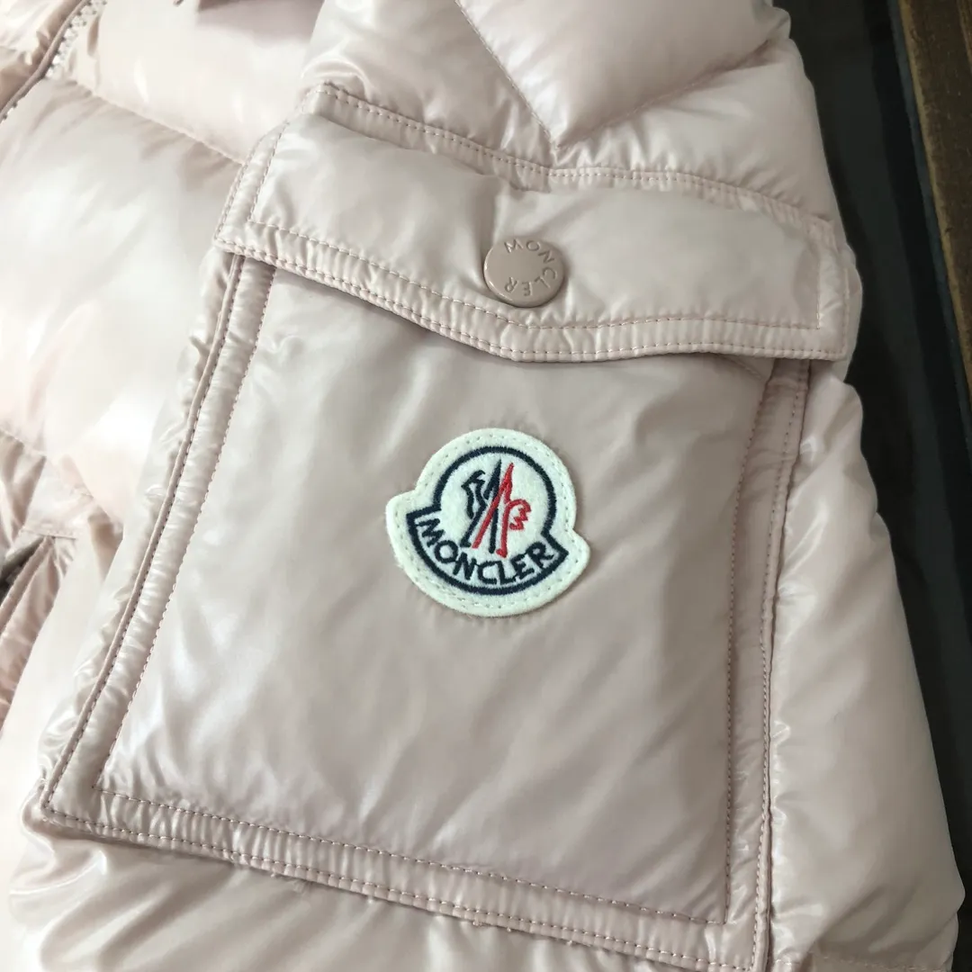 ( Pink Same Style) MONCLER Classic MAYA ， 95 ，📢 MON ，N Same Style ， ， ， ， ， ， MAYA ， Classic ， 90 ， 👍 Size：Classic （ 1-6）Pink（0-3）White（1-5）Gray（1-5） （1-5） （1-6） （1-6）
